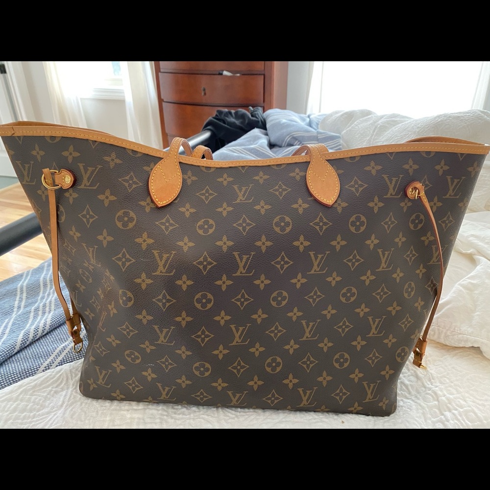 AUTHENTIC Louis Vuitton never full GM